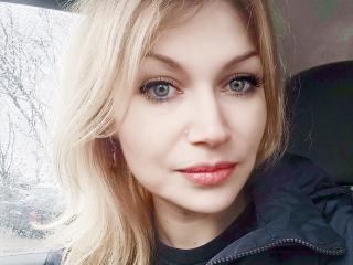 Webcam model AmeliaDream from XloveCam