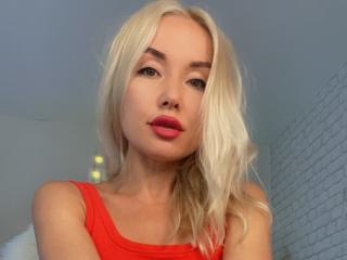 Webcam model AvaGreenx from XloveCam