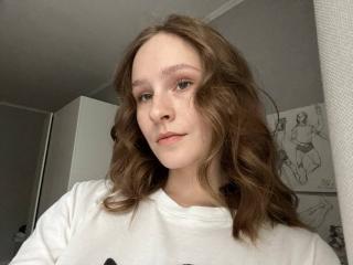 Webcam model DomenicaWollyung from XloveCam
