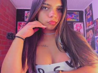 Webcam model EmilyCandyNaughty from XloveCam