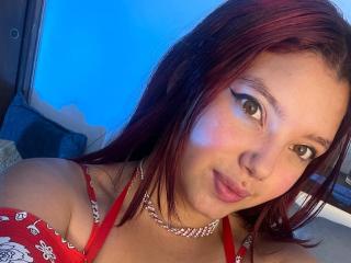 Webcam model LiaRed from XloveCam