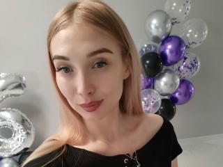 Webcam model MaryamYn from XloveCam