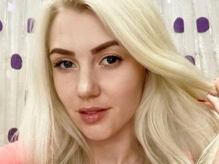 Webcam model MoonBabeX from XloveCam