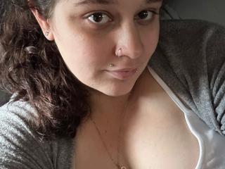 Webcam model SweetGirl1998-hot from XloveCam