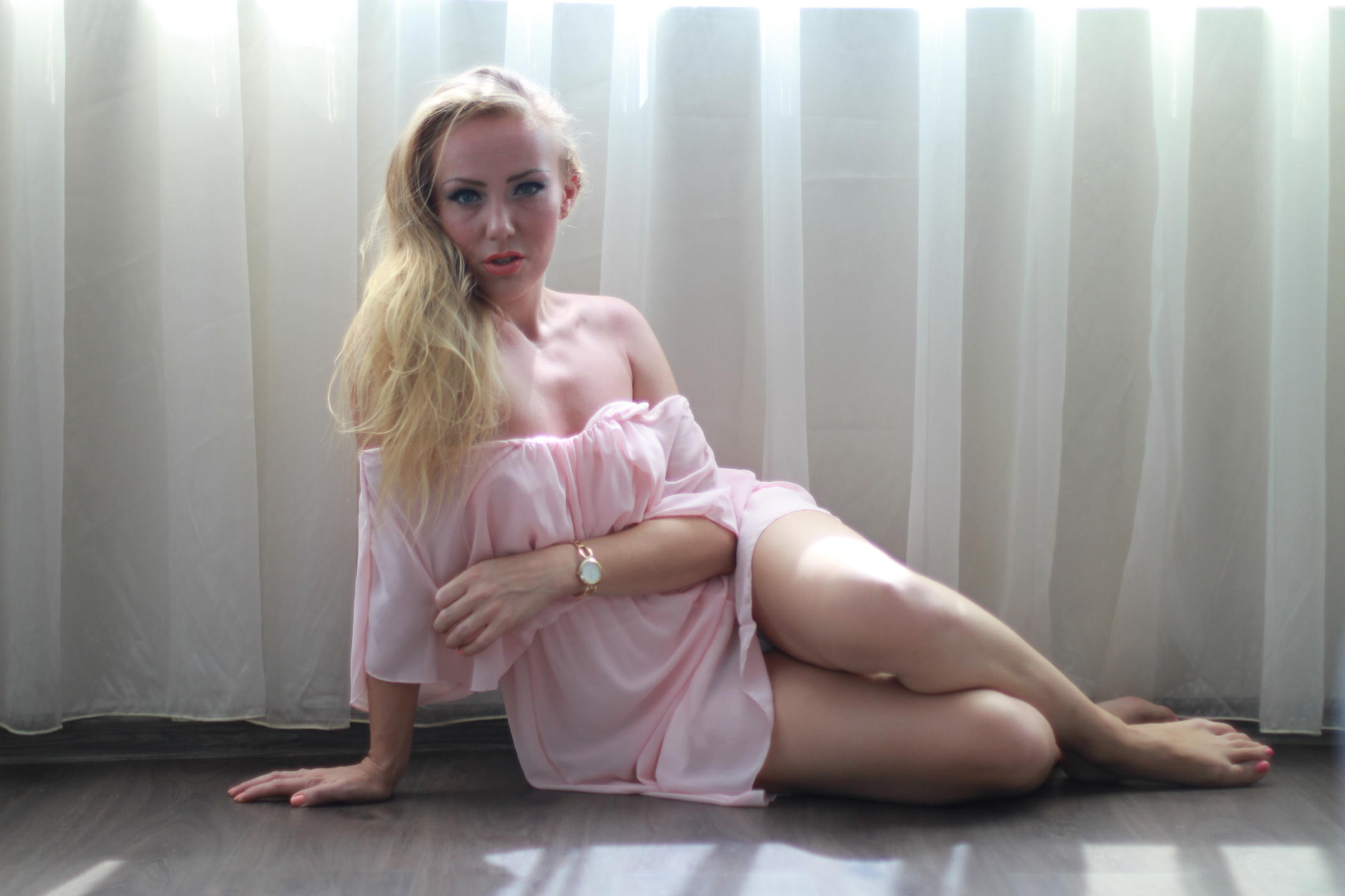 Image of cam model JulieFountaine from XloveCam