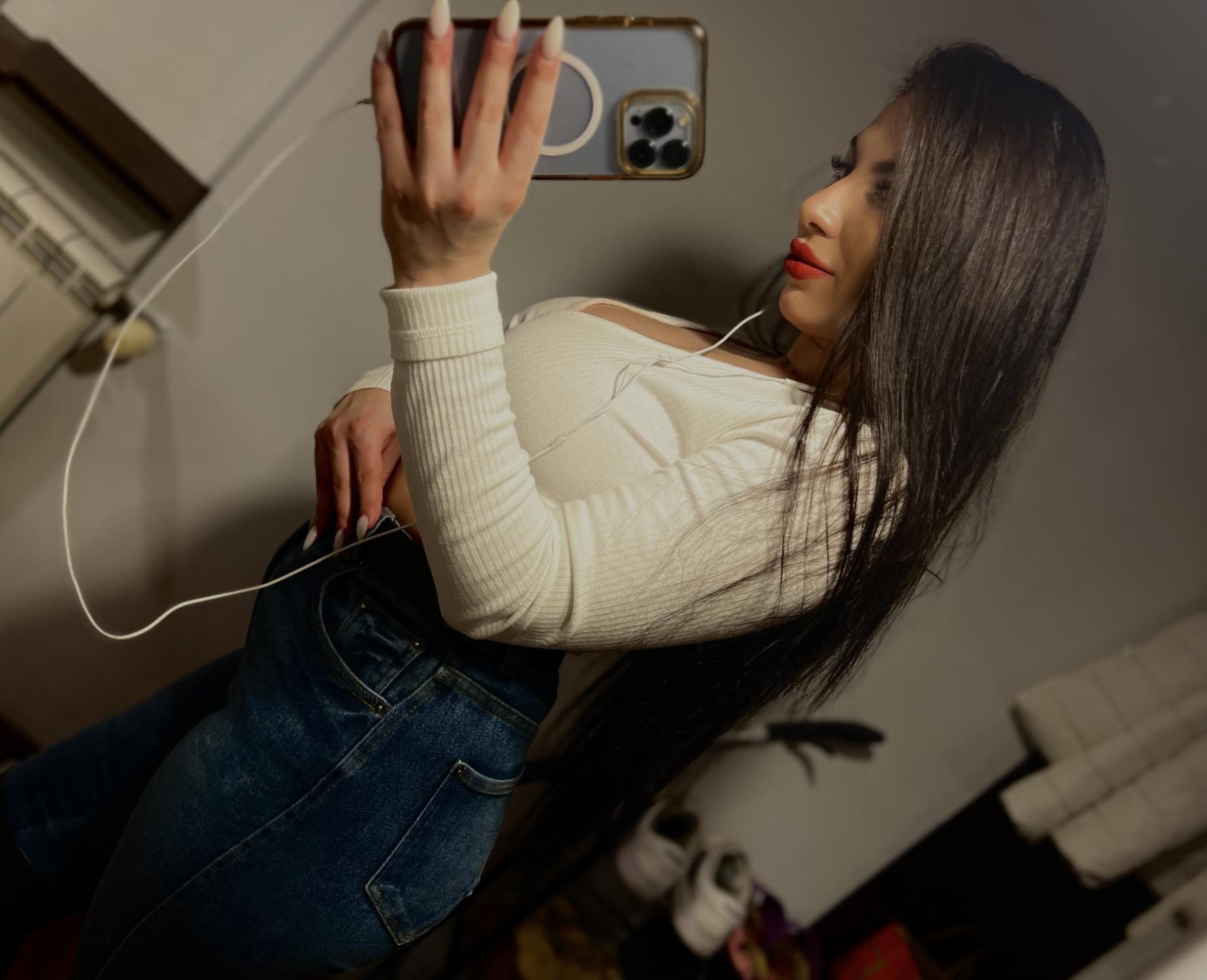 Image of cam model MindyDesire from XloveCam