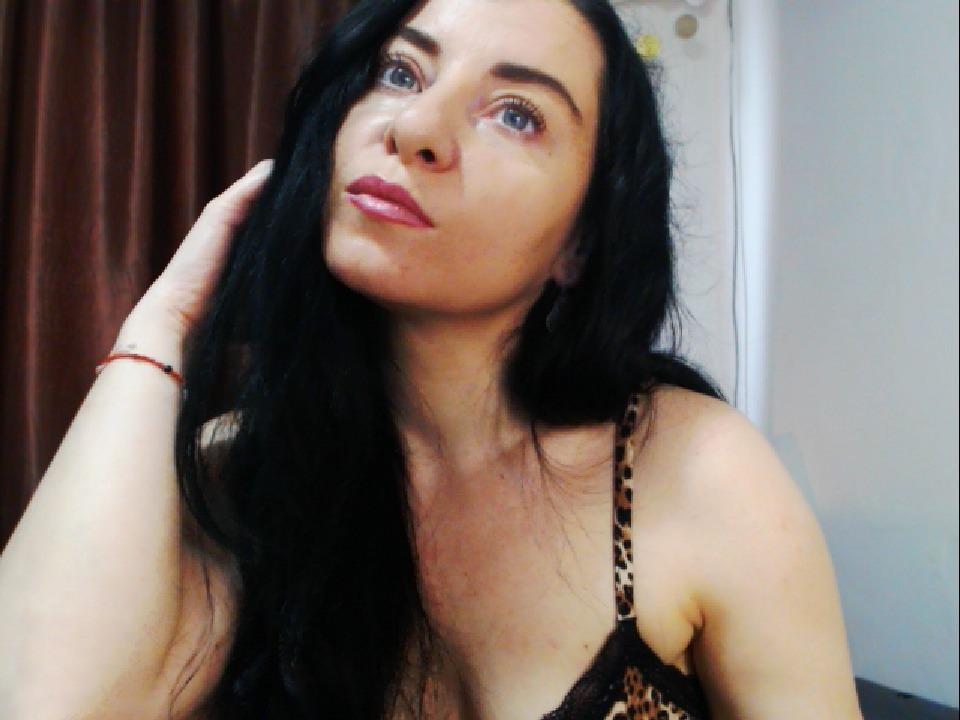 Image of cam model DollBlue from XloveCam