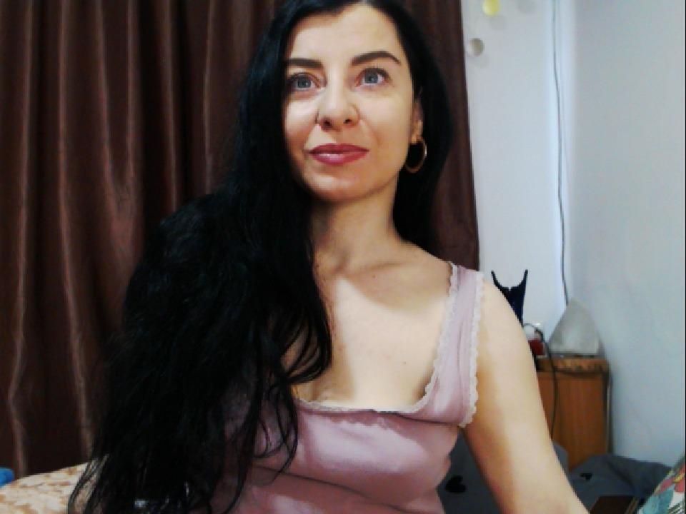 Image of cam model DollBlue from XloveCam