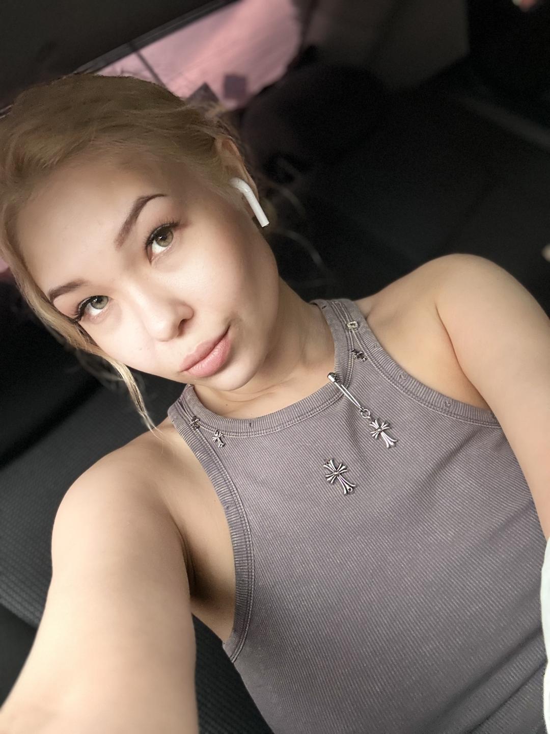 Image of cam model LanaDreamX from XloveCam