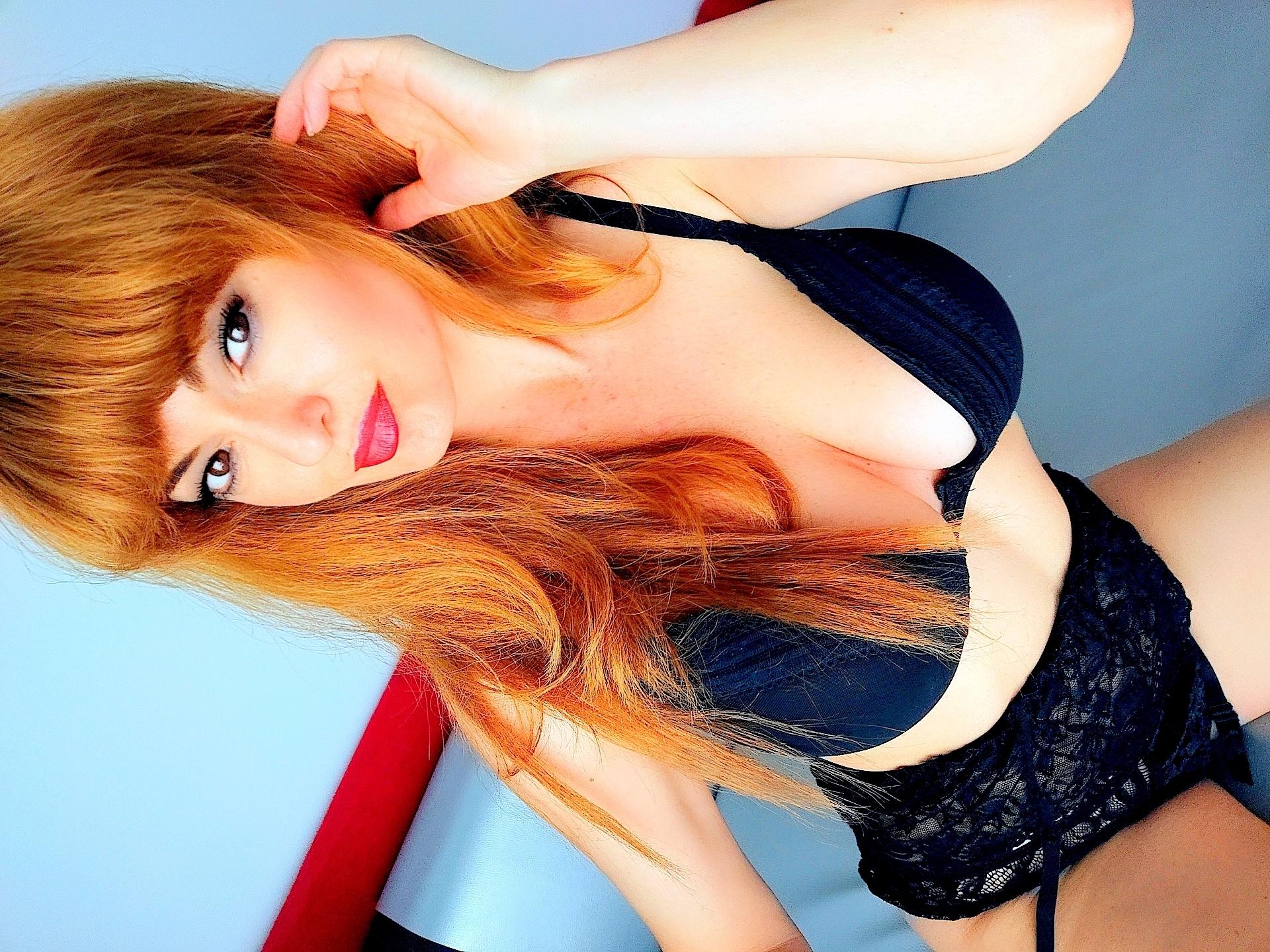 Image of cam model SexyLeea from XloveCam