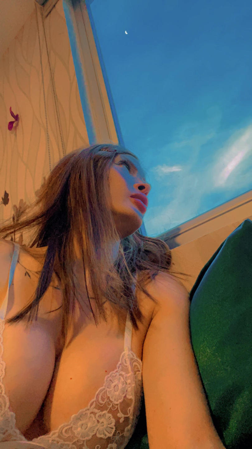 Image of cam model ChristineLagarde from XloveCam