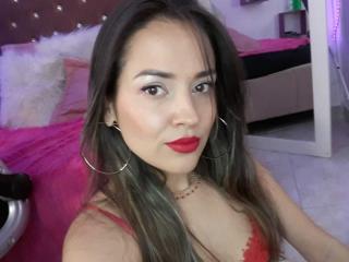 Image of cam model CamilaWilla from XloveCam