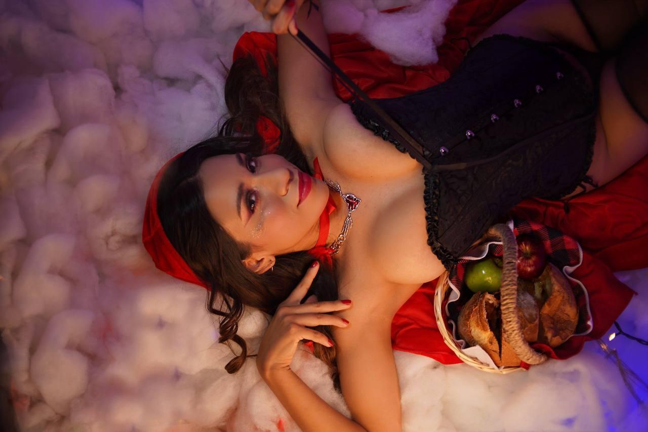 Image of cam model LunaMiranda from XloveCam
