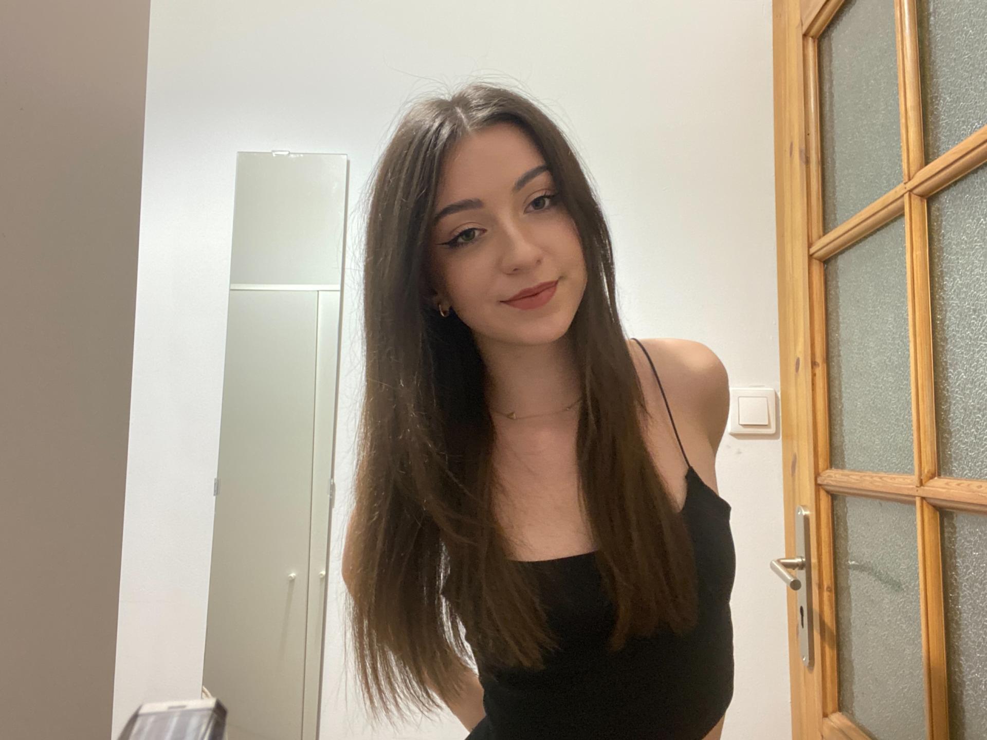 Image of cam model LeahCute from XloveCam