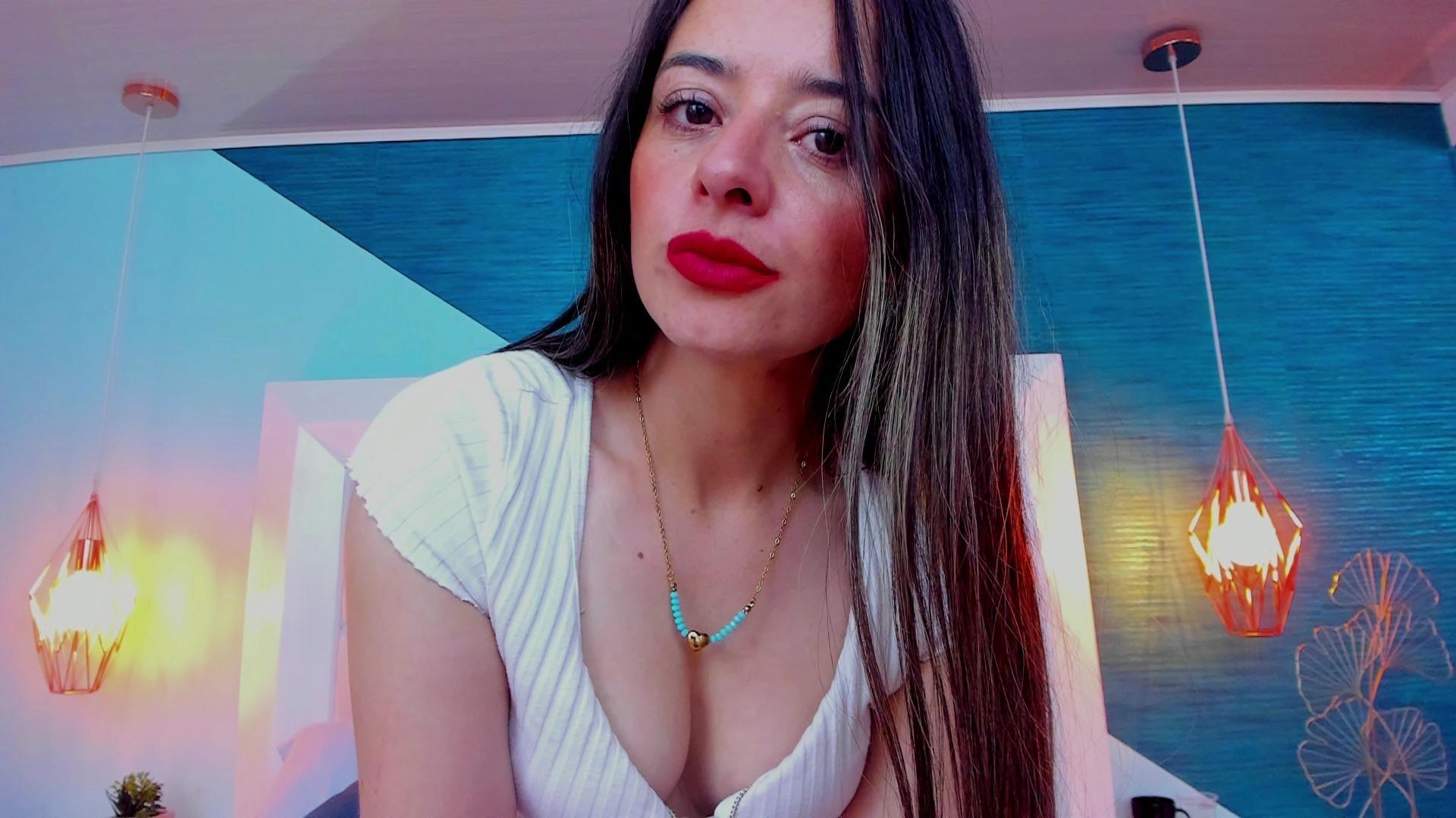 Image of cam model AngelicaGarcia from XloveCam