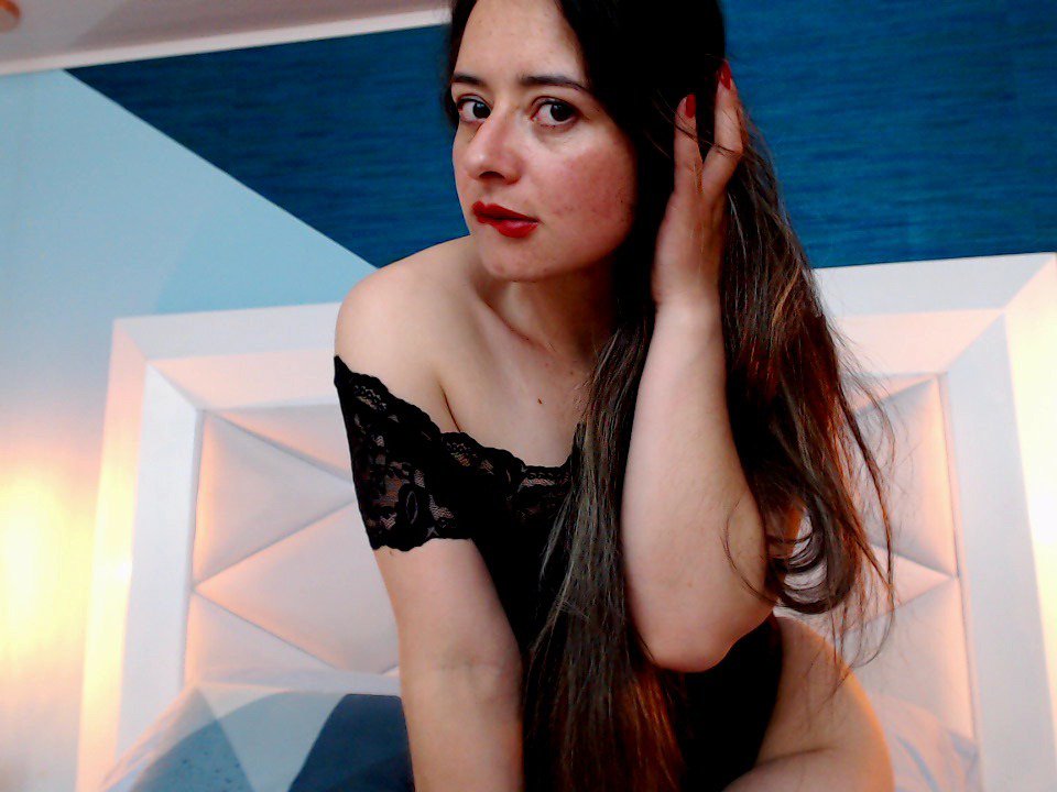 Image of cam model AngelicaGarcia from XloveCam