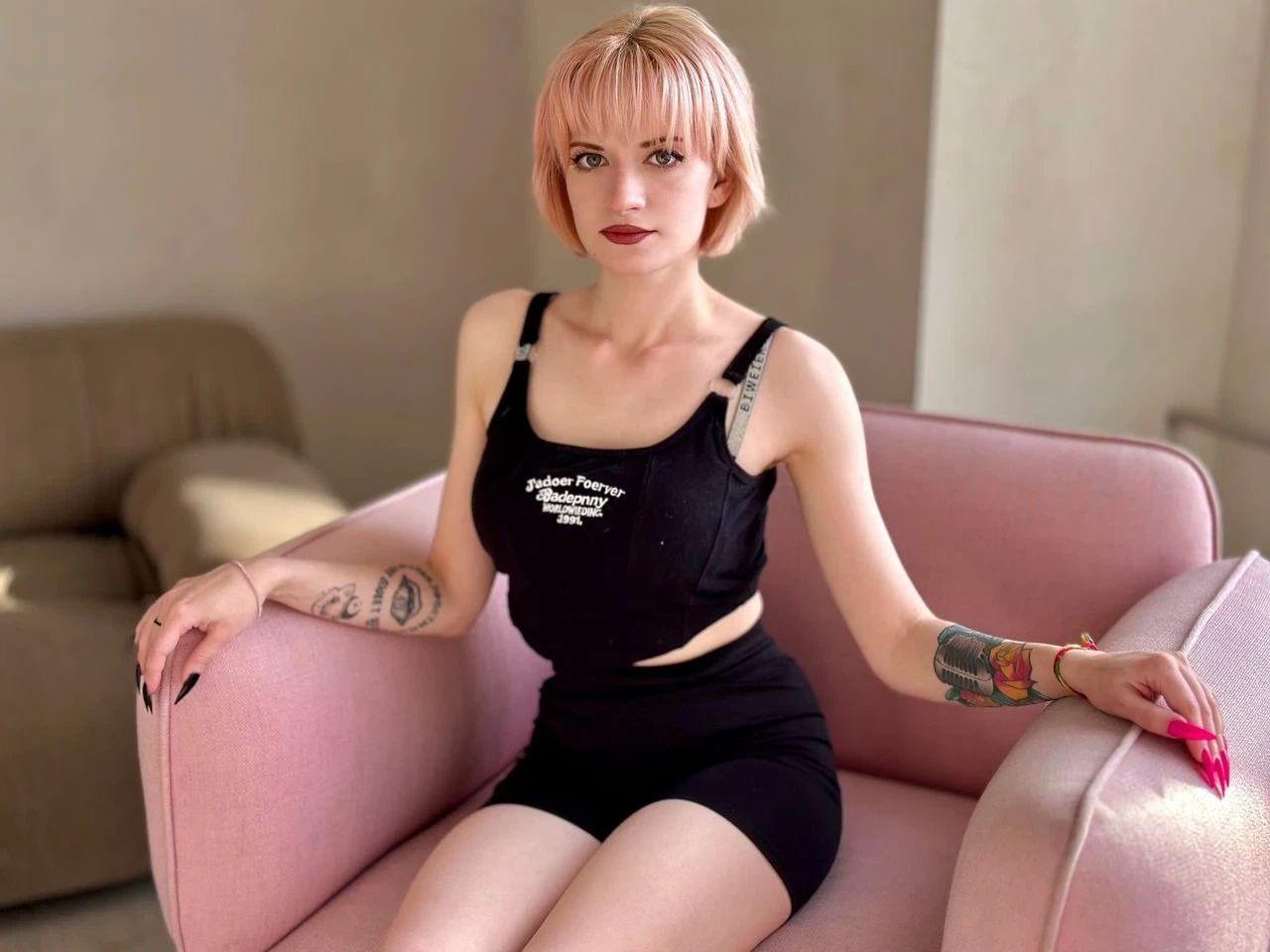 Image of cam model PinkGirl-hot from XloveCam