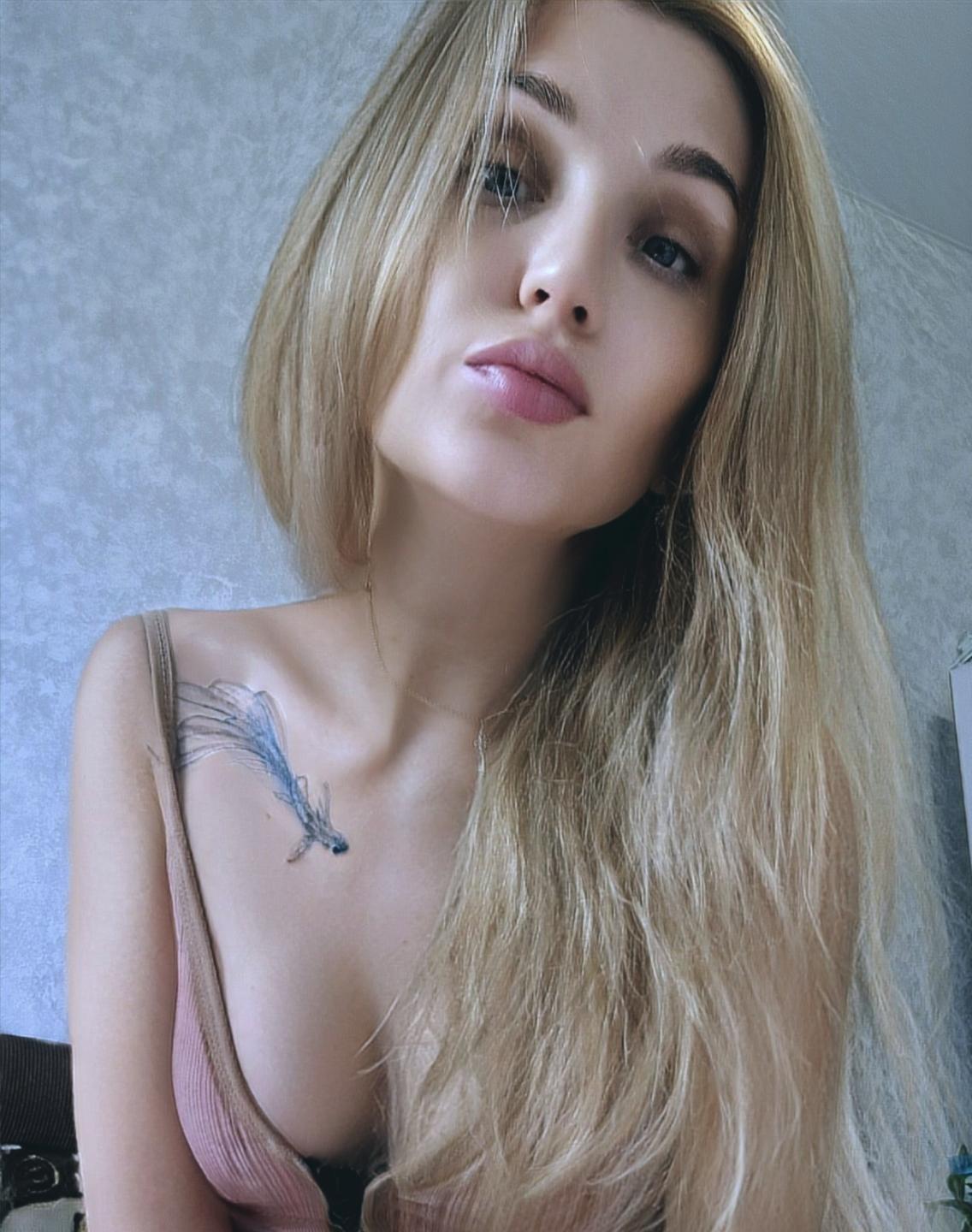 Image of cam model Angelovna from XloveCam