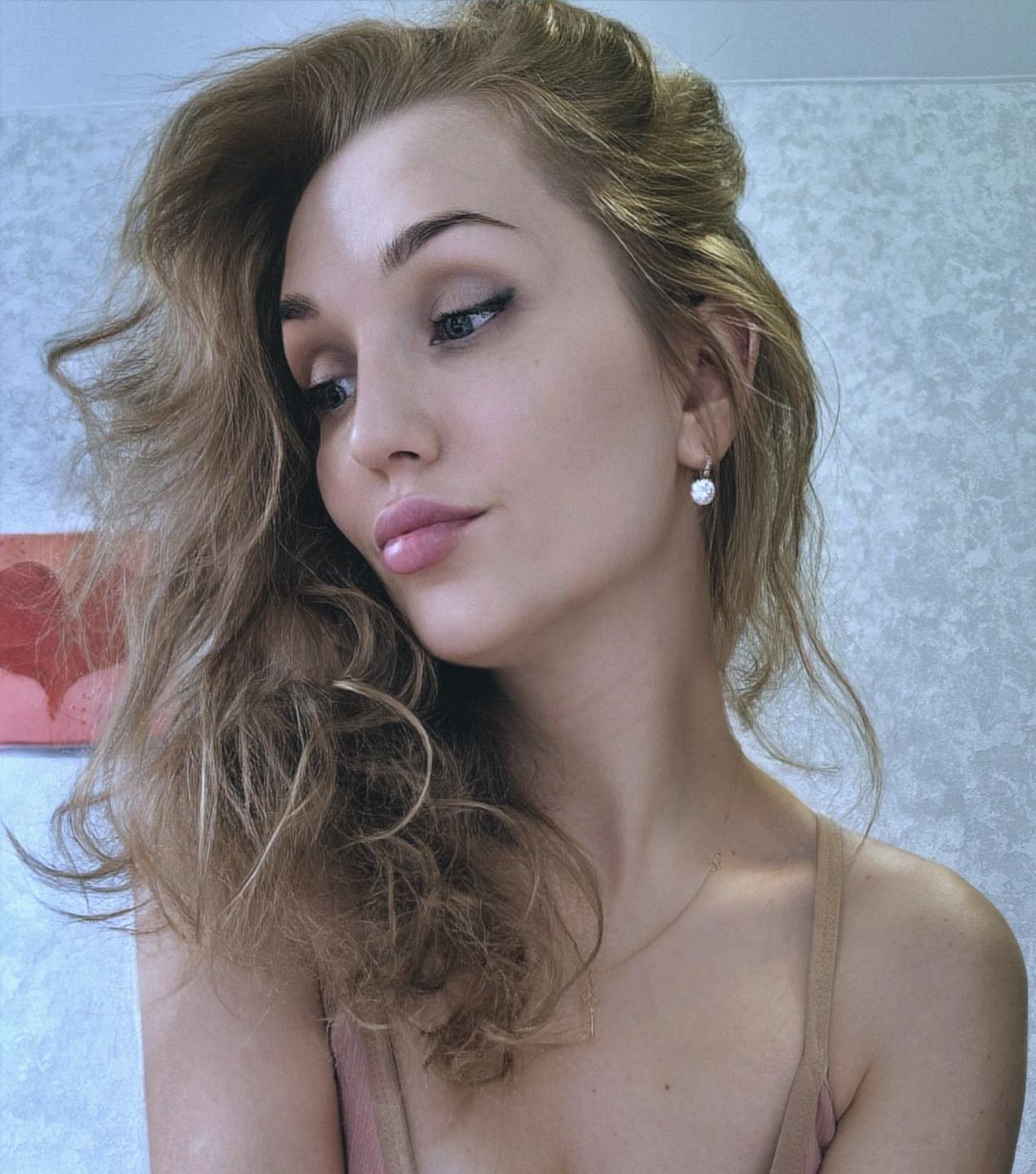 Image of cam model Angelovna from XloveCam