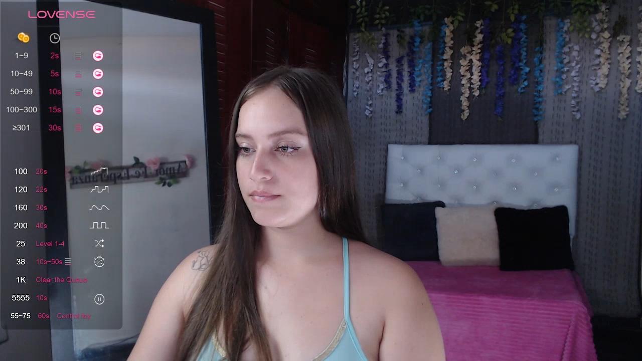 Image of cam model TaniaCooper69 from XloveCam