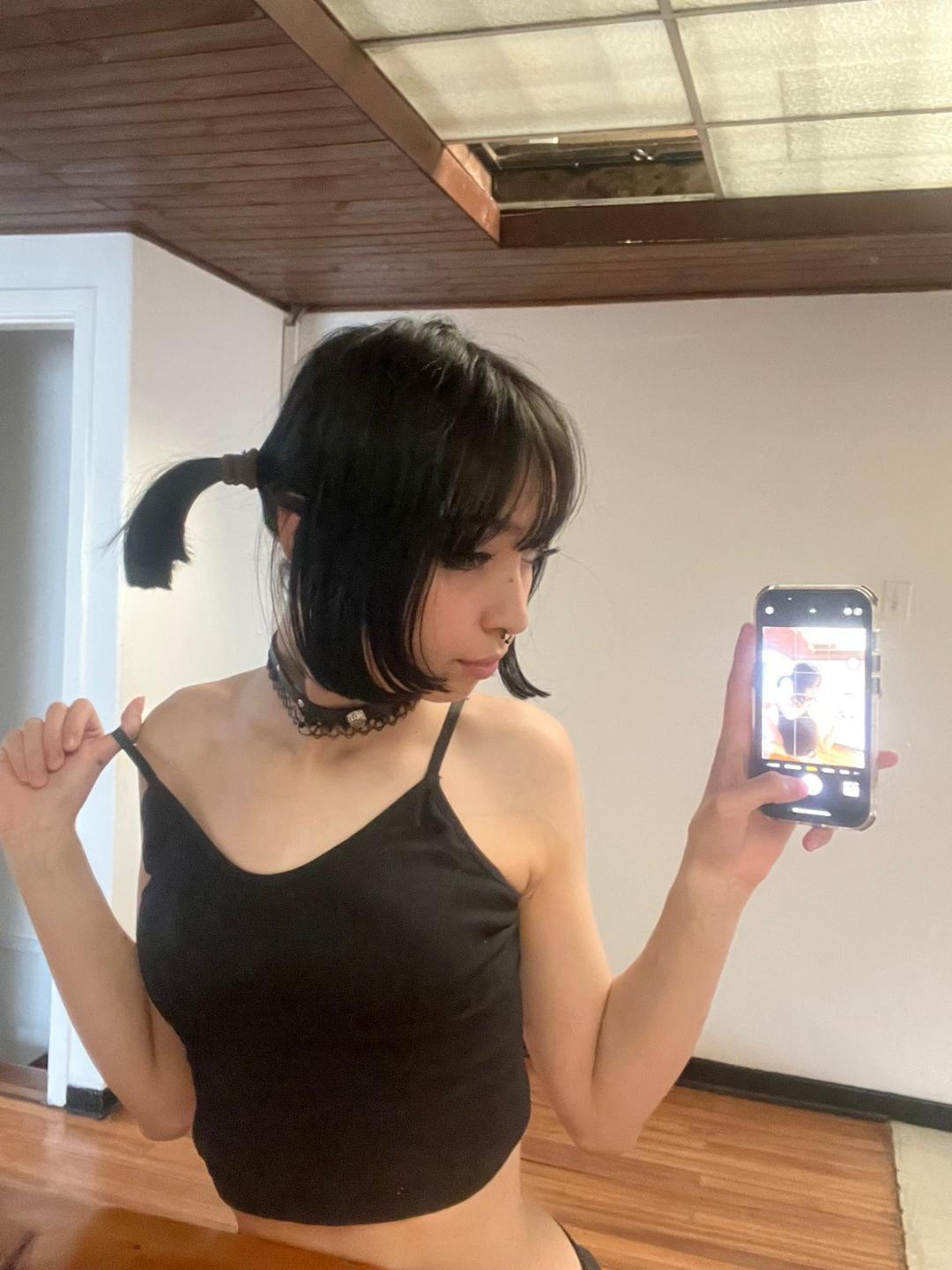 Image of cam model VickMoon (MillaHottLove69) from XloveCam