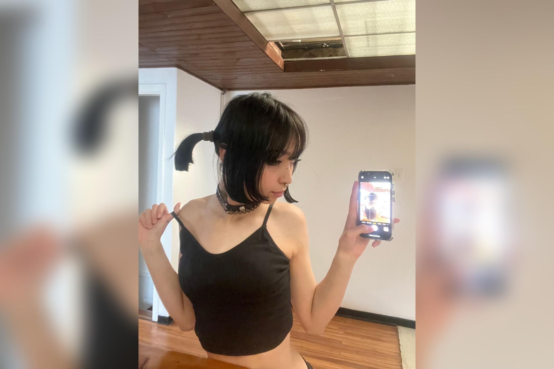 Image of cam model VickMoon (MillaHottLove69) from XloveCam