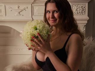 Image of cam model AlexandraMay from XloveCam