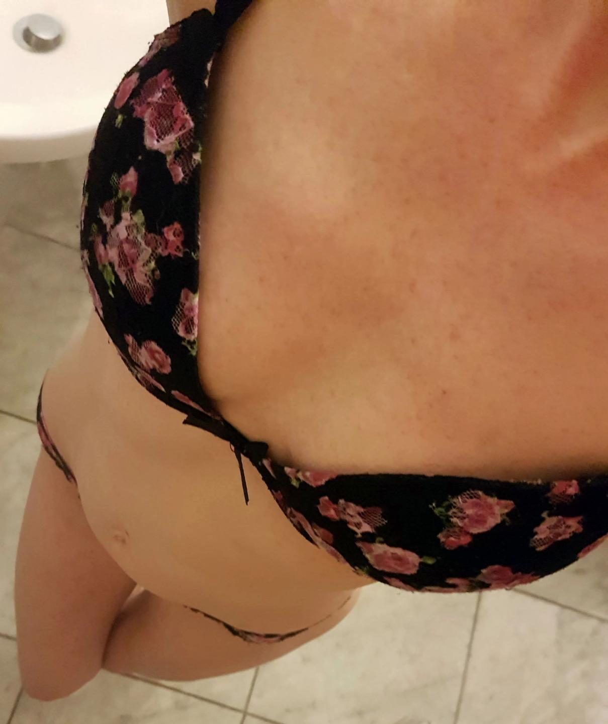Image of cam model KellyBelly-hot from XloveCam