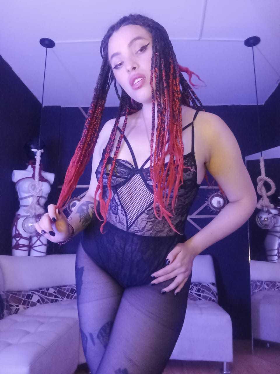 Image of cam model ElizabethDom from XloveCam