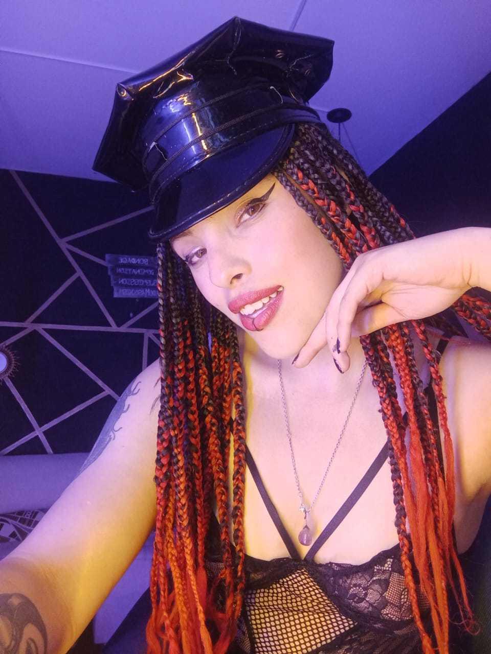 Image of cam model ElizabethDom from XloveCam