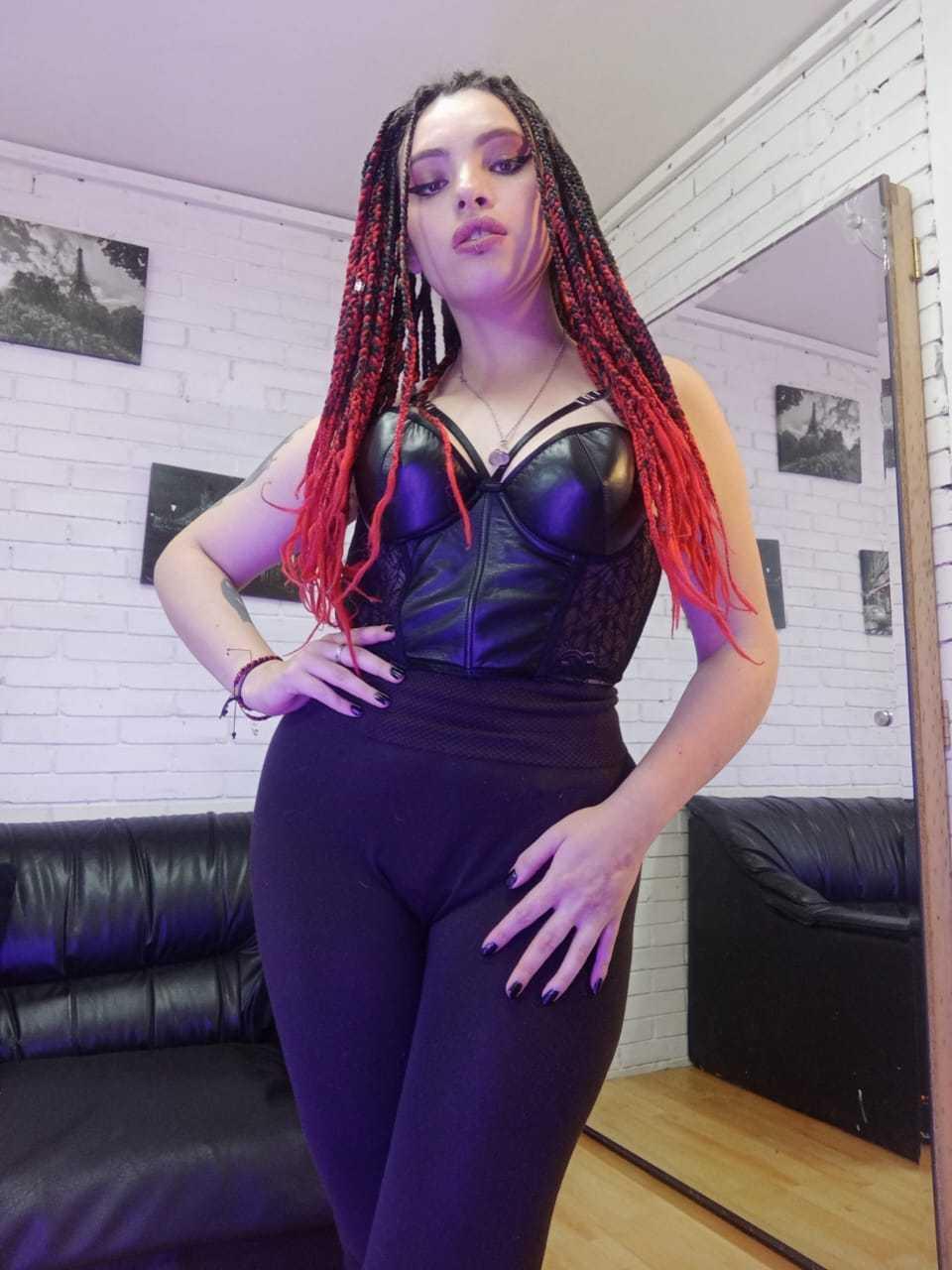 Image of cam model ElizabethDom from XloveCam