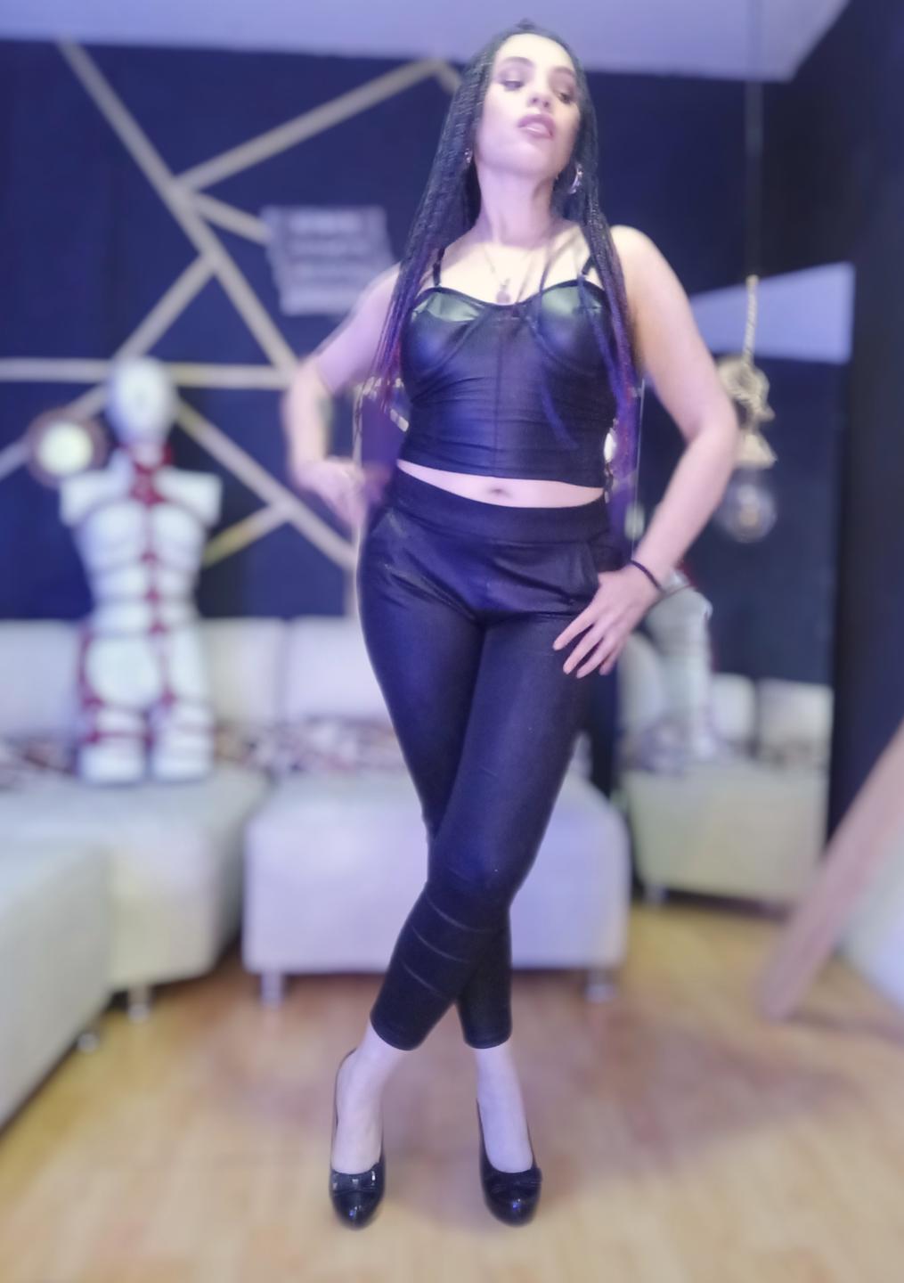Image of cam model ElizabethDom from XloveCam