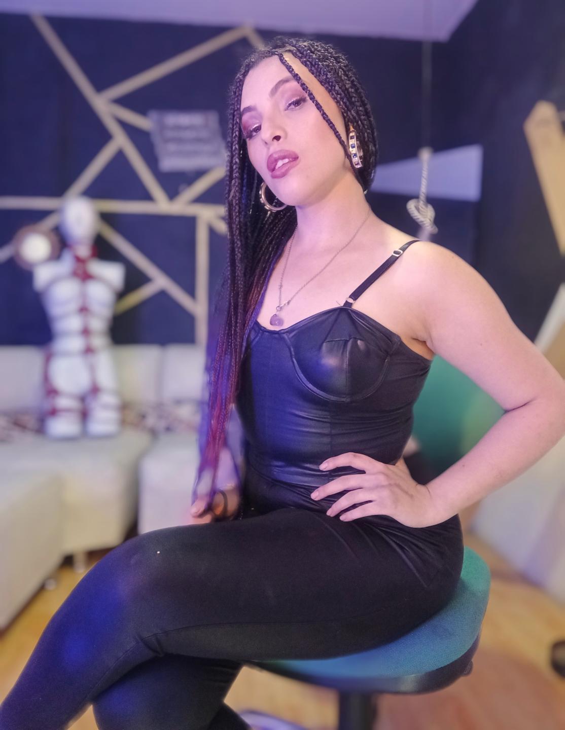 Image of cam model ElizabethDom from XloveCam