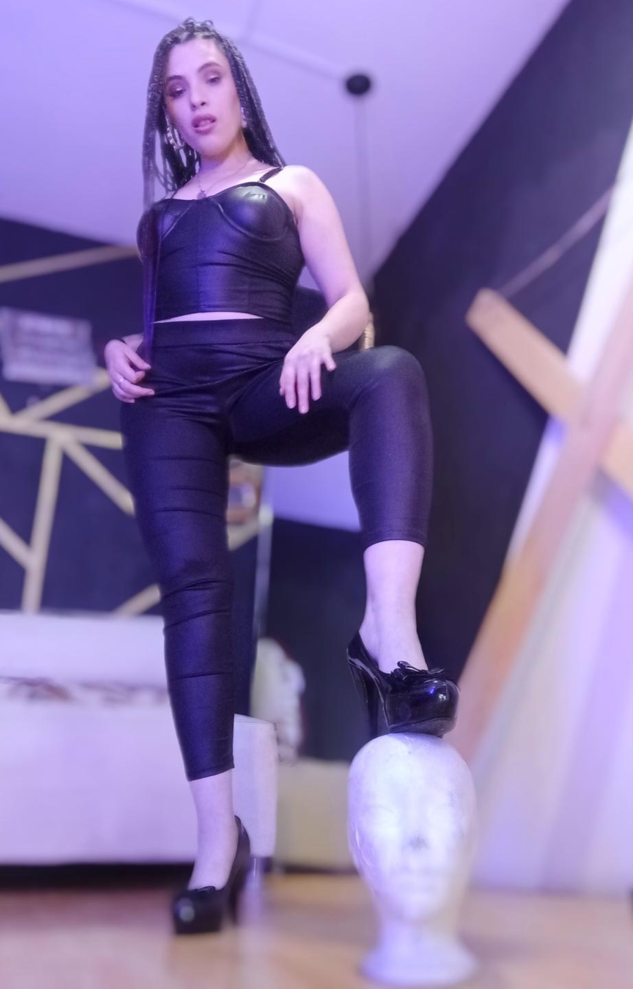 Image of cam model ElizabethDom from XloveCam