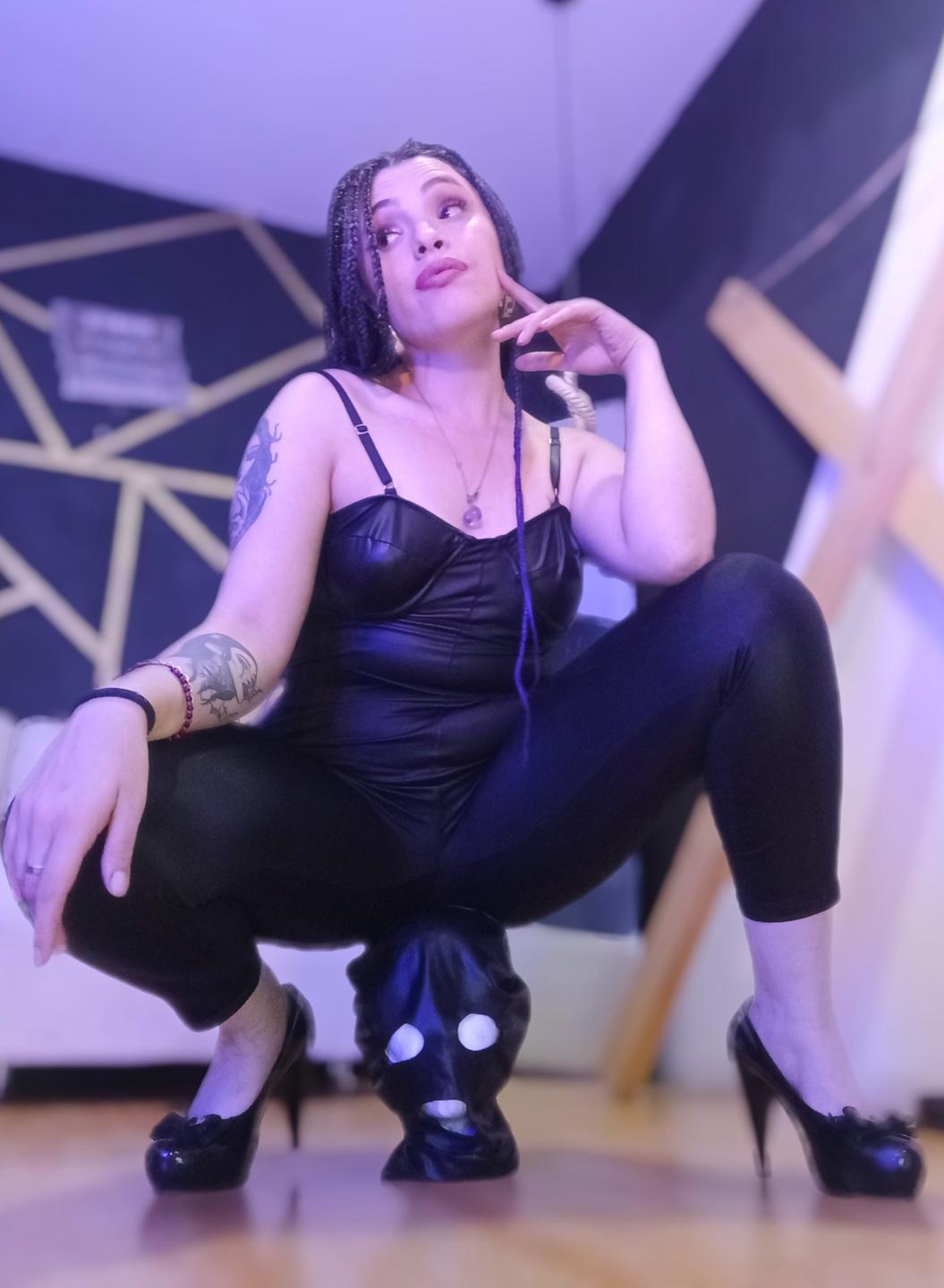 Image of cam model ElizabethDom from XloveCam