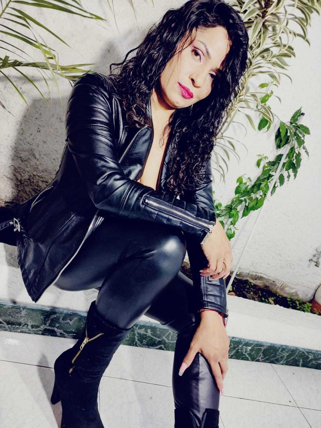 Image of cam model Evolettee from XloveCam