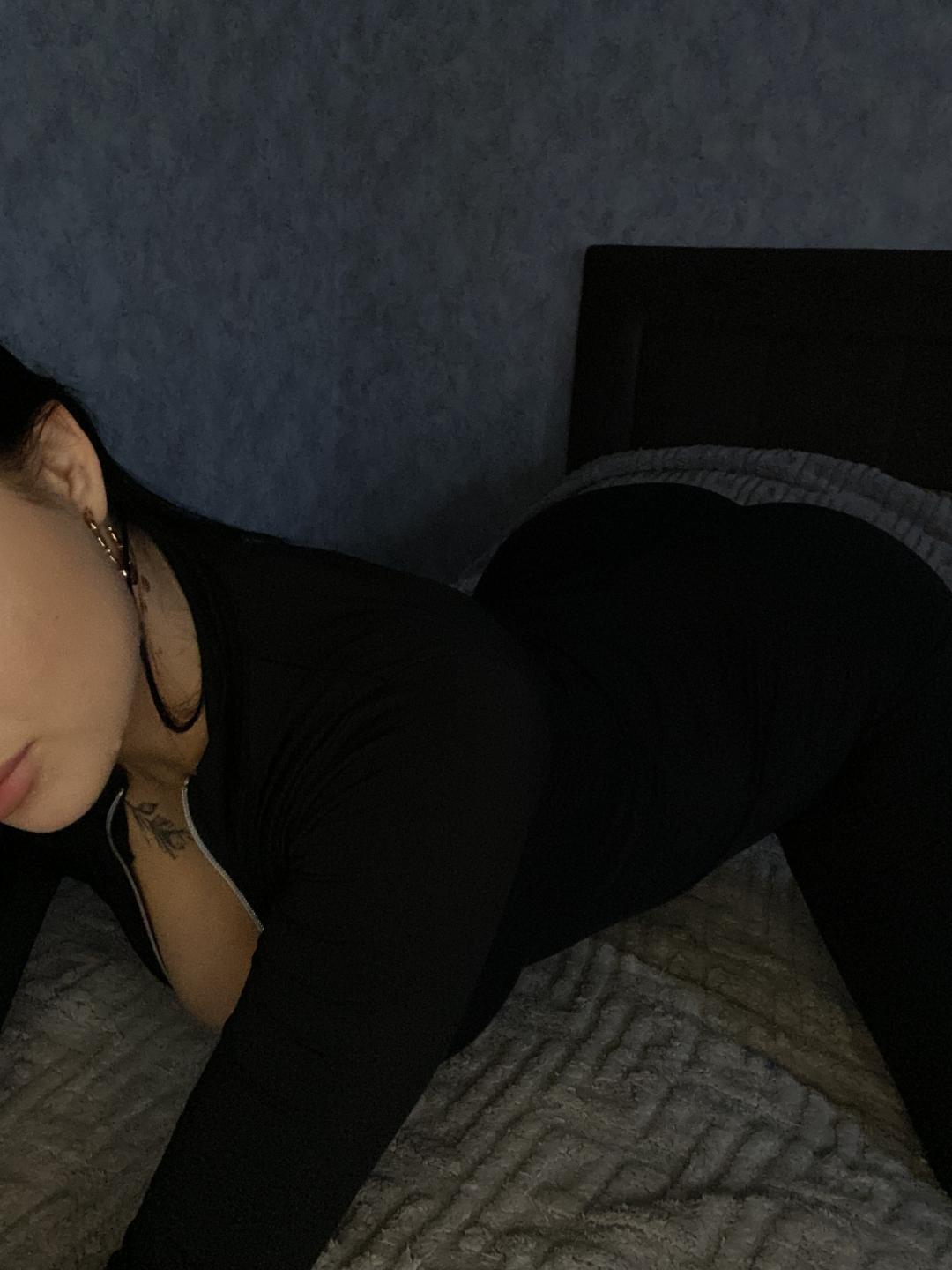Image of cam model Olieri from XloveCam