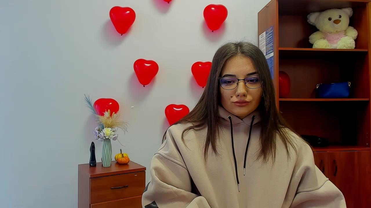 Image of cam model Femilia from XloveCam