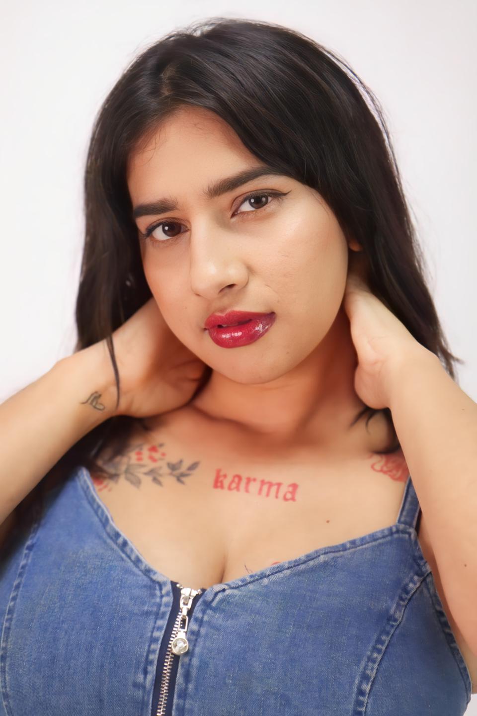 Image of cam model SofiTattoo from XloveCam