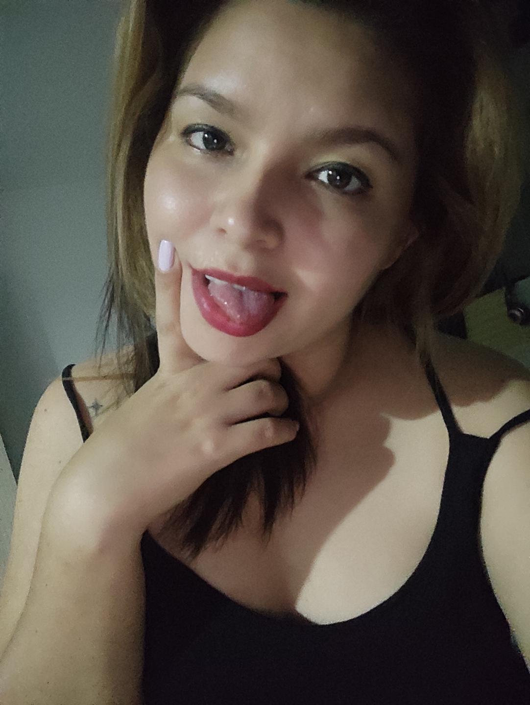 Image of cam model Myalewwis from XloveCam