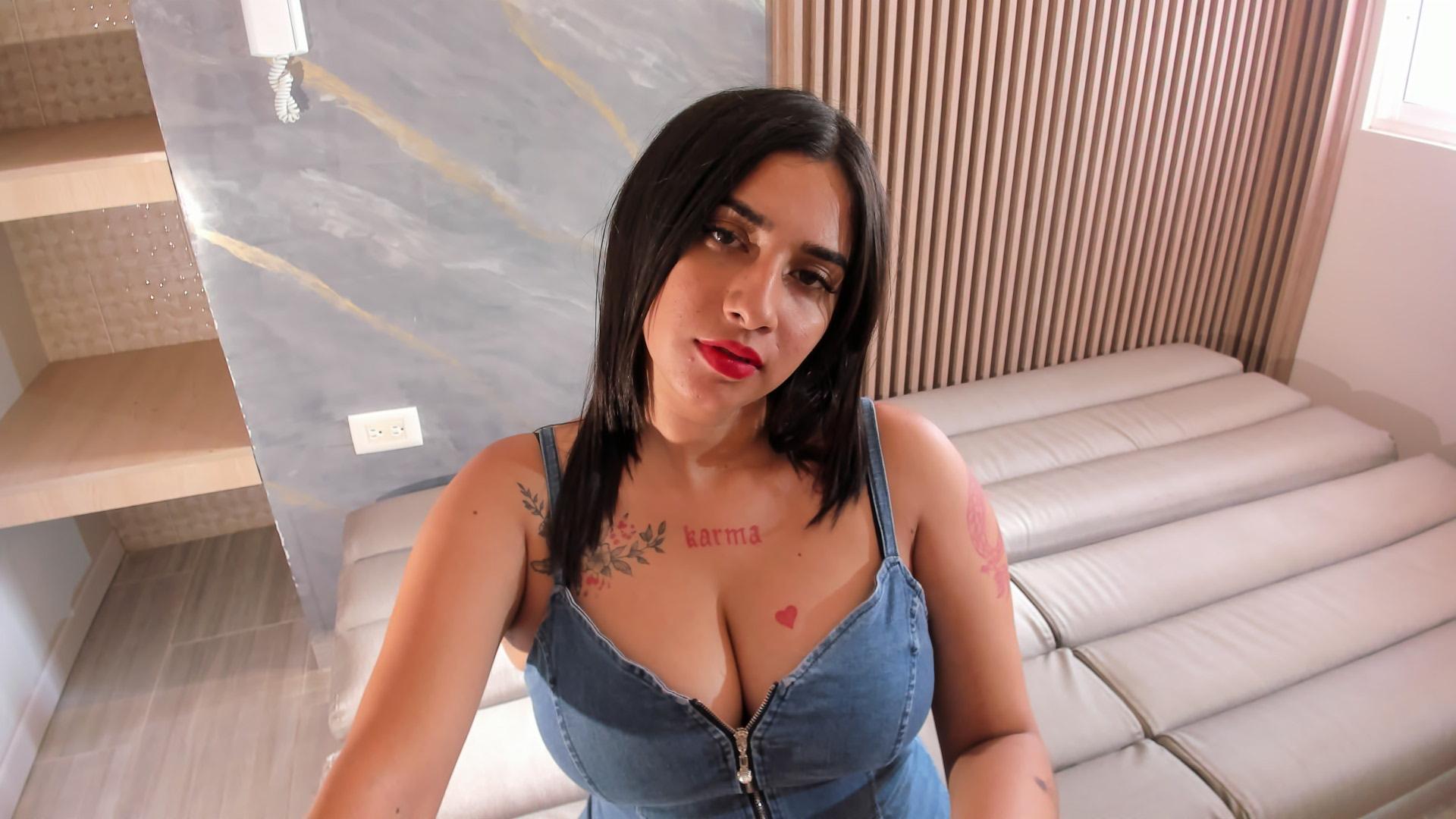 Image of cam model SofiTattoo from XloveCam