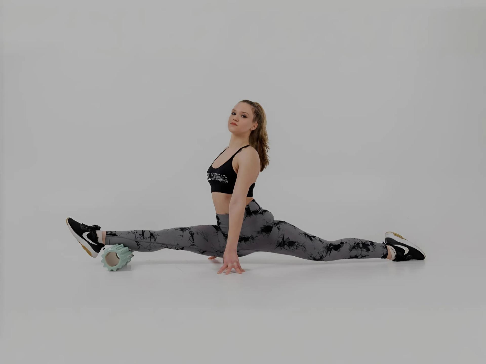 Image of cam model EvaxFoxy from XloveCam