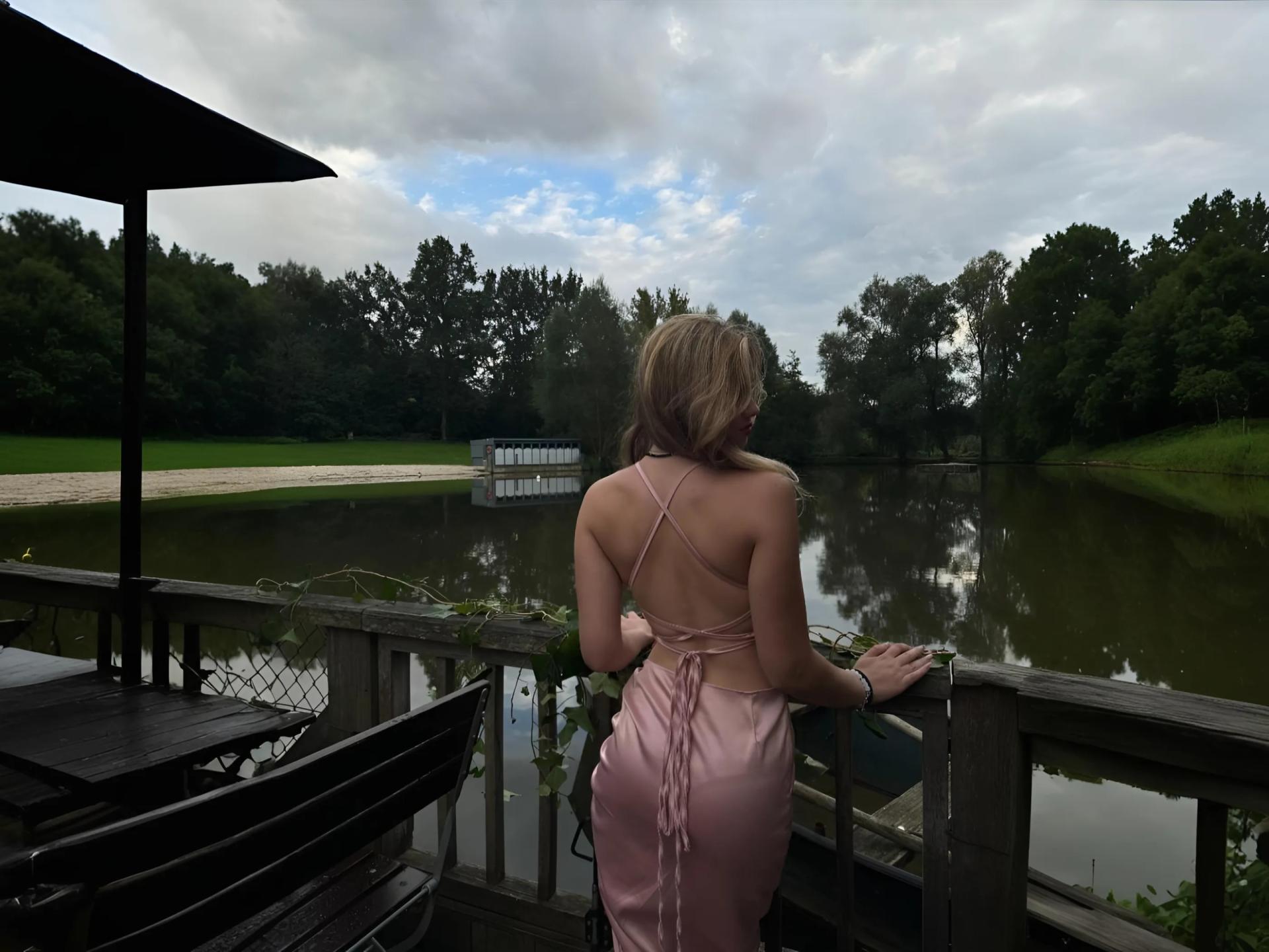 Image of cam model EvaxFoxy from XloveCam