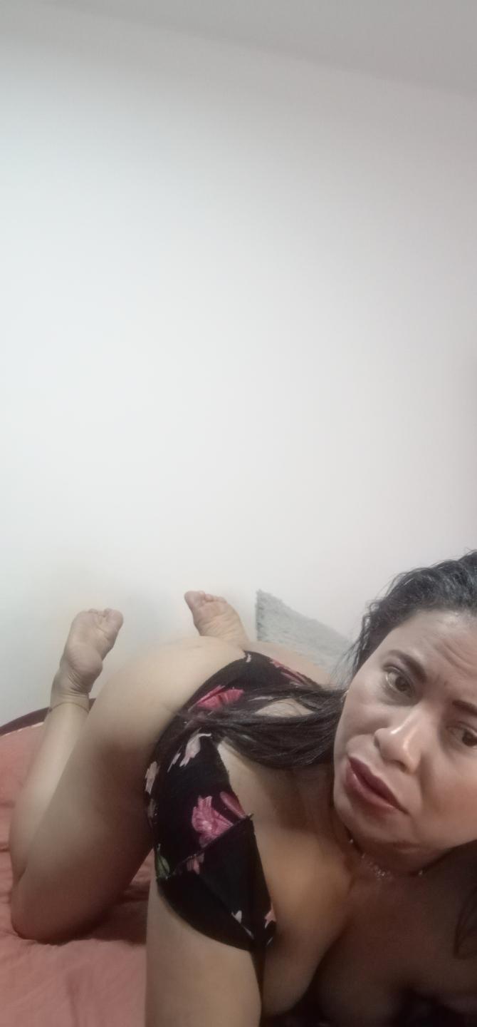 Image of cam model MiaSalomeChaude from XloveCam