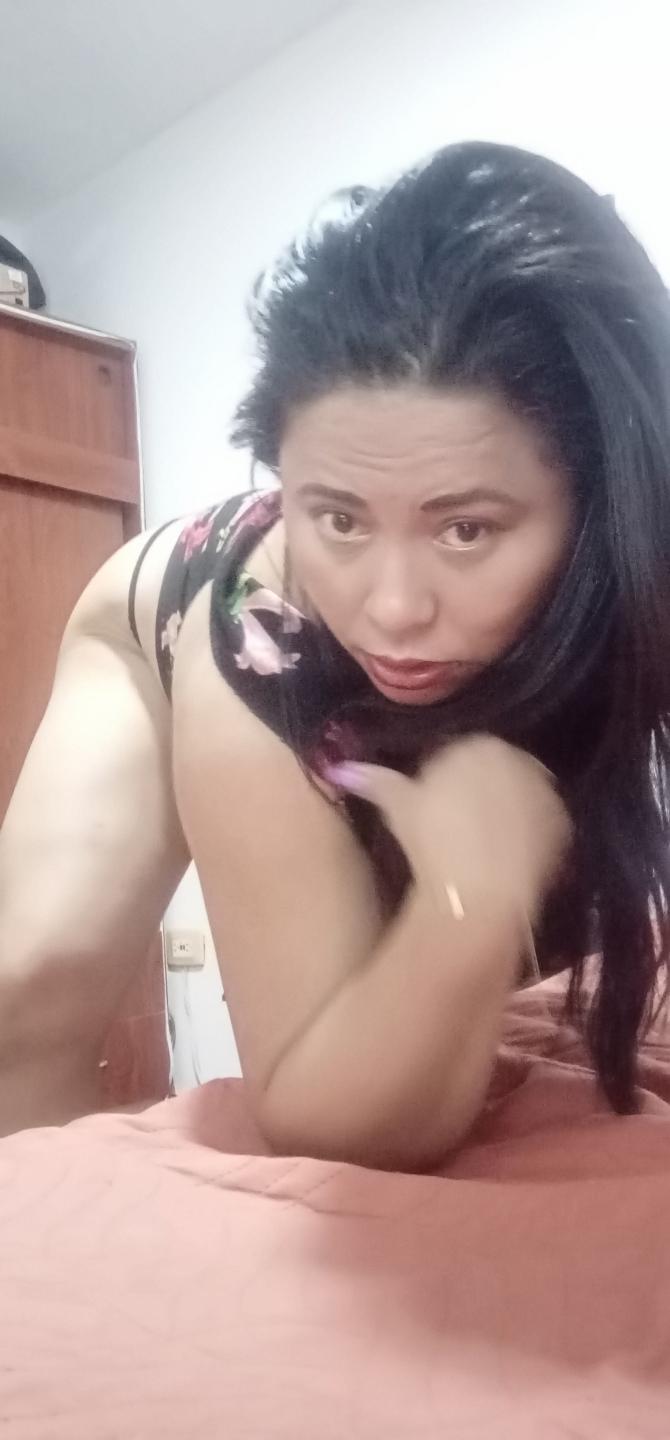 Image of cam model MiaSalomeChaude from XloveCam