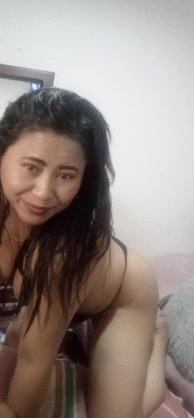 Image of cam model MiaSalomeChaude from XloveCam