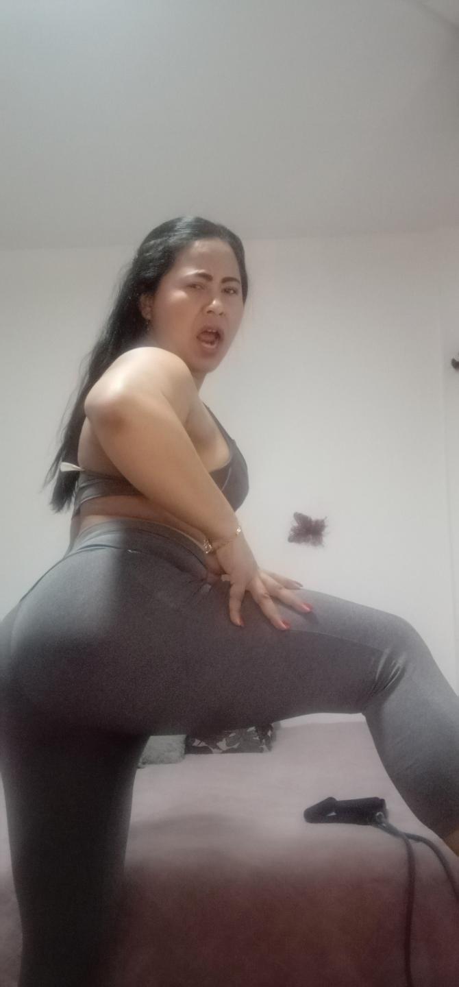 Image of cam model MiaSalomeChaude from XloveCam