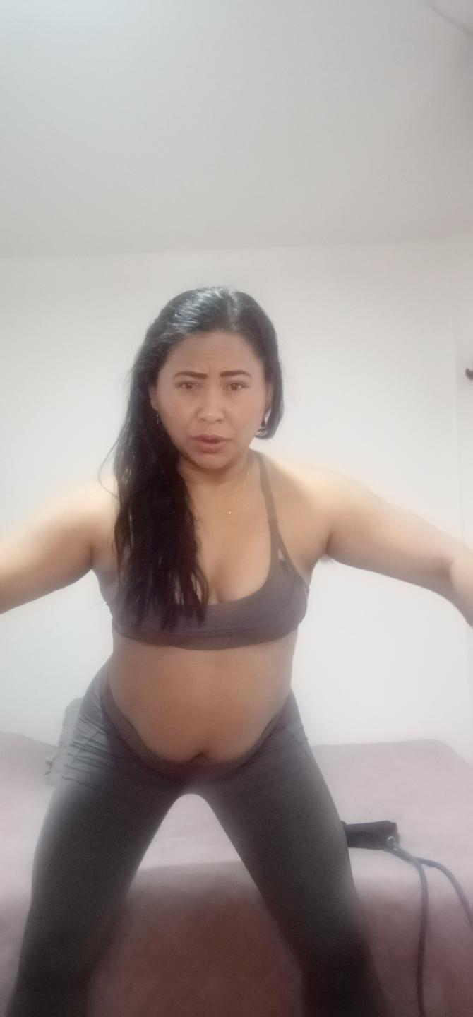 Image of cam model MiaSalomeChaude from XloveCam