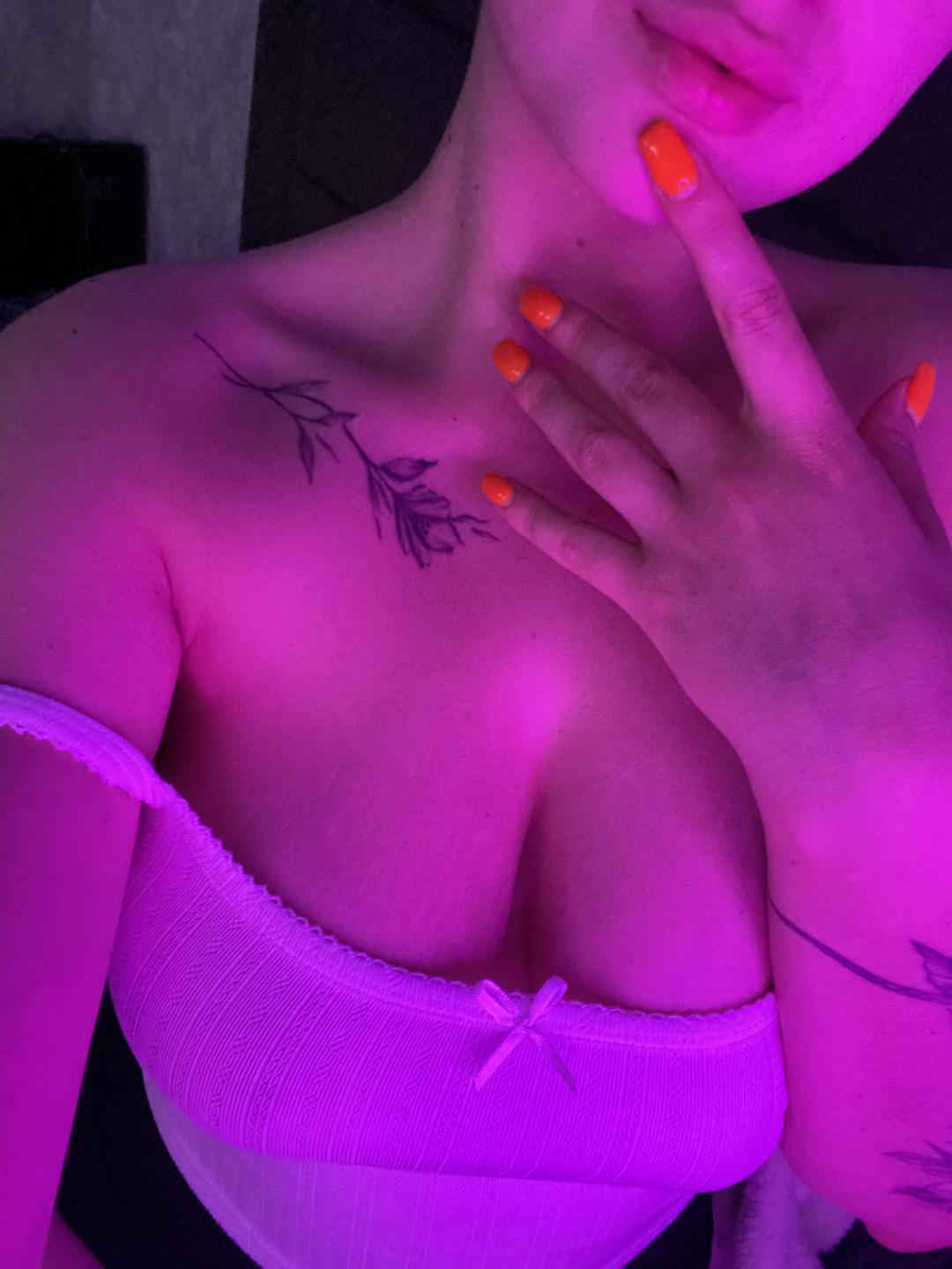 Image of cam model Olieri from XloveCam