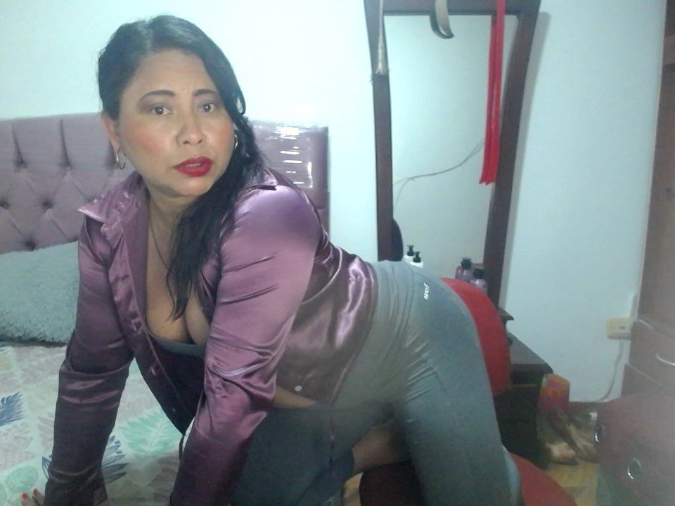 Image of cam model MiaSalomeChaude from XloveCam